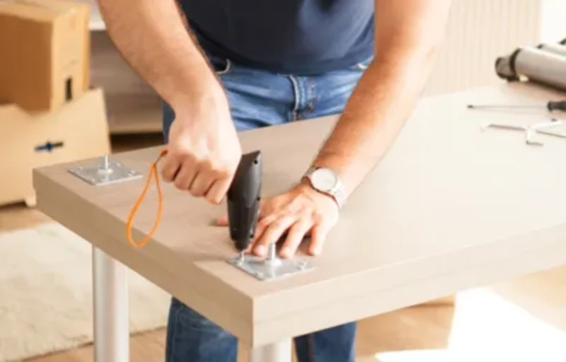 Składanie mebli biurowych